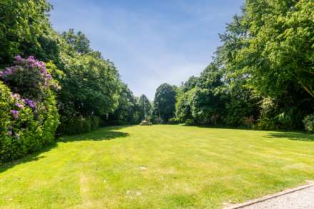 SUPERB 2 BED APARTMENT, Oaklands Manor, Rural St Saviour, Image 2