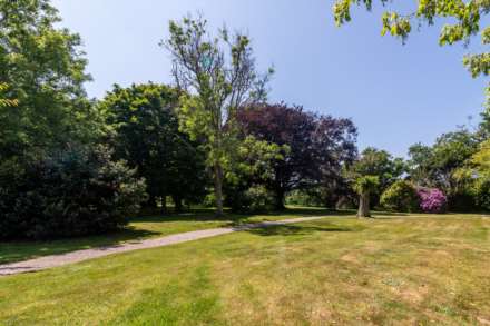 SUPERB 2 BED APARTMENT, Oaklands Manor, Rural St Saviour, Image 22
