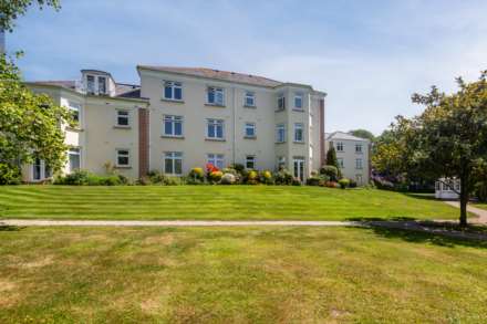 SUPERB 2 BED APARTMENT, Oaklands Manor, Rural St Saviour, Image 23