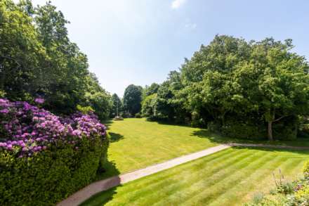 SUPERB 2 BED APARTMENT, Oaklands Manor, Rural St Saviour, Image 3