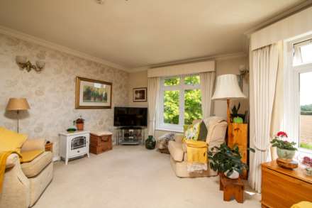SUPERB 2 BED APARTMENT, Oaklands Manor, Rural St Saviour, Image 8