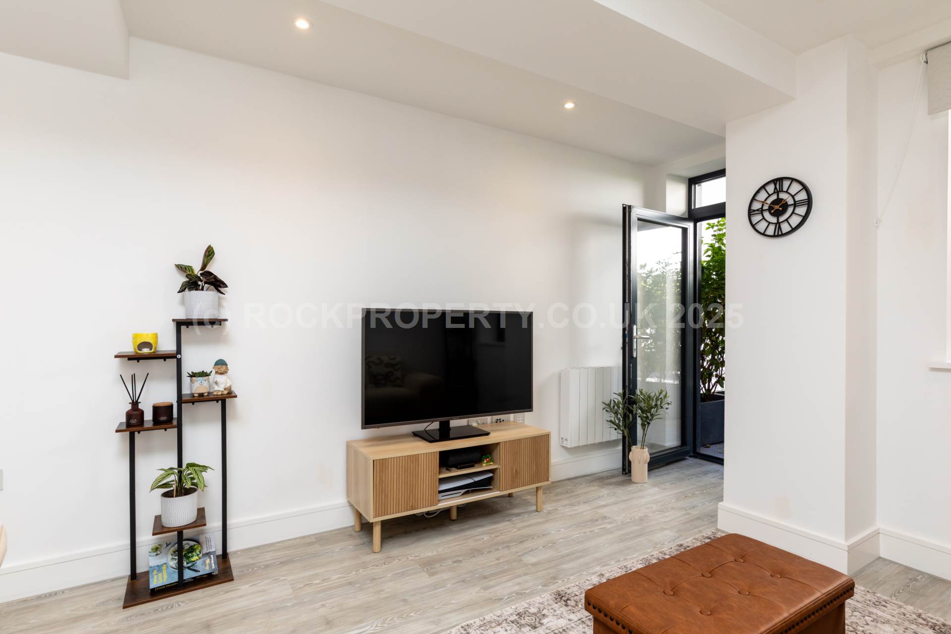 Immaculate 1 Bed Garden Flat, The Soane, St Helier, Image 11