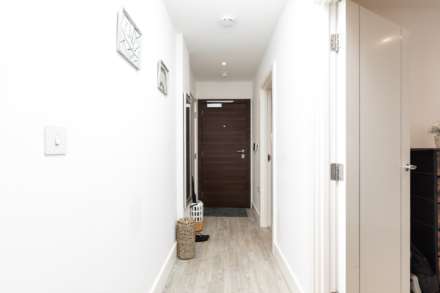 Immaculate 1 Bed Garden Flat, The Soane, St Helier, Image 12
