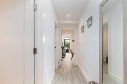 Immaculate 1 Bed Garden Flat, The Soane, St Helier, Image 17