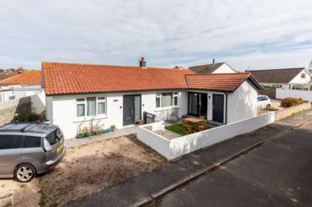 Large 3 Bed 2 Bath Detached Bungalow, Victoria Road, St Saviour