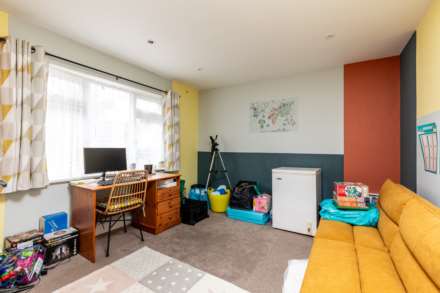 Large 3 Bed 2 Bath Detached Bungalow, Victoria Road, St Saviour, Image 18