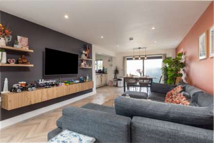 Large 3 Bed 2 Bath Detached Bungalow, Victoria Road, St Saviour, Image 5