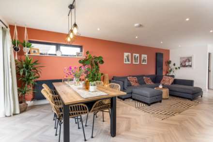 Large 3 Bed 2 Bath Detached Bungalow, Victoria Road, St Saviour, Image 8