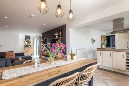 Large 3 Bed 2 Bath Detached Bungalow, Victoria Road, St Saviour, Image 9