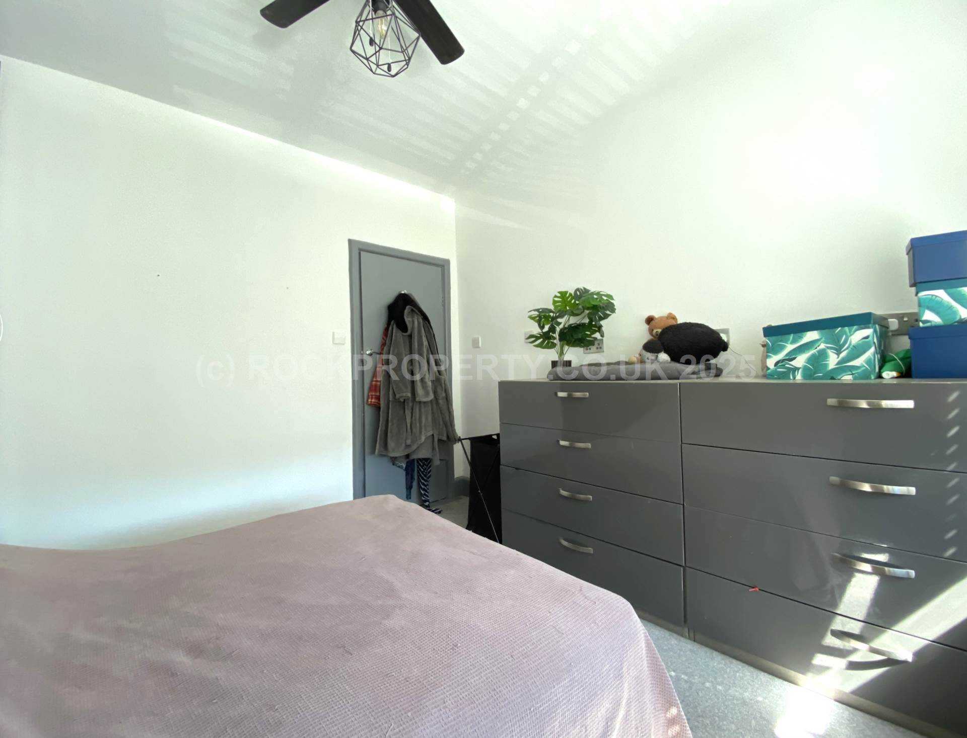 Large 2 Bedroom Flat + Parking, First Tower, St Helier, Image 12