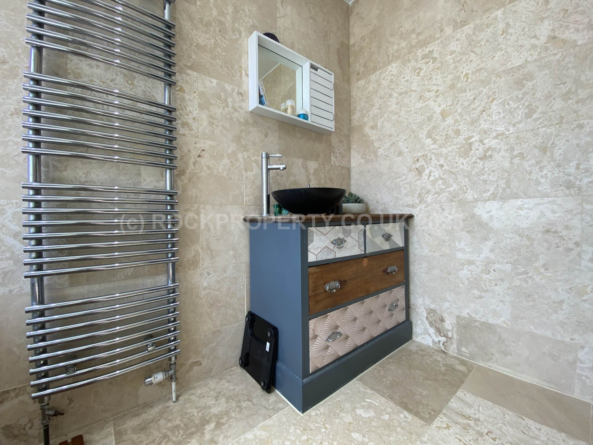Large 2 Bedroom Flat + Parking, First Tower, St Helier, Image 17