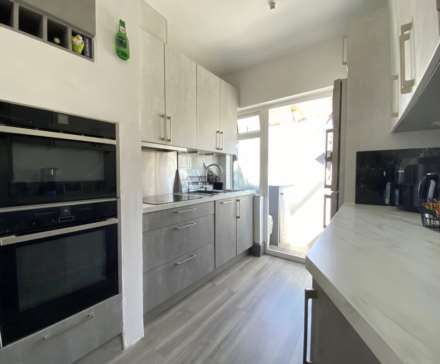 Large 2 Bedroom Flat + Parking, First Tower, St Helier, Image 5