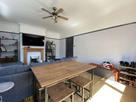 Large 2 Bedroom Flat + Parking, First Tower, St Helier, Image 8