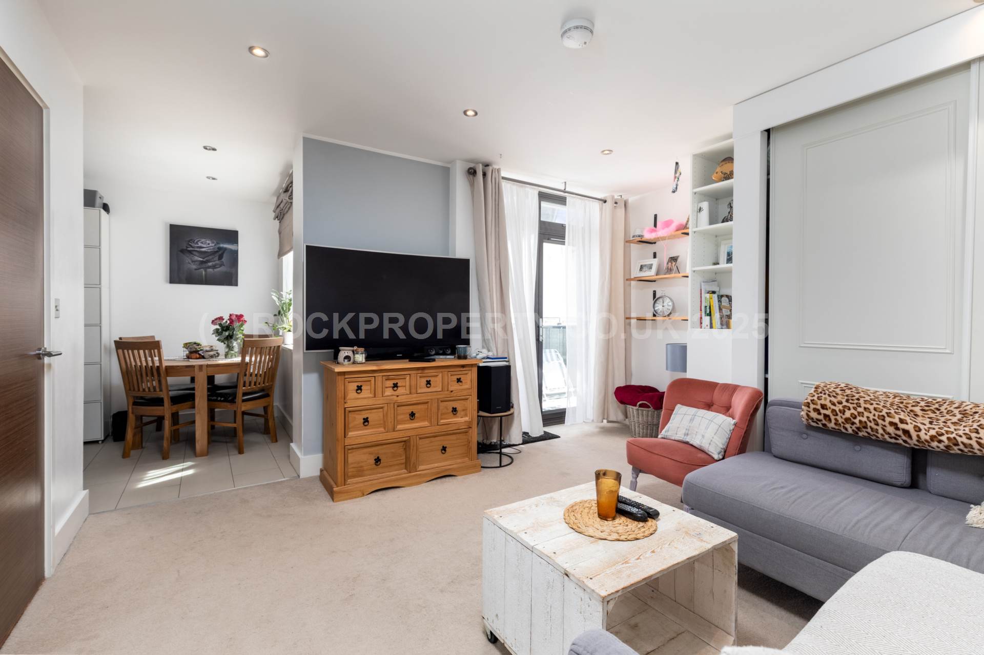 Modern 1 Bed + Balcony, Bath Street, St Helier, Image 3