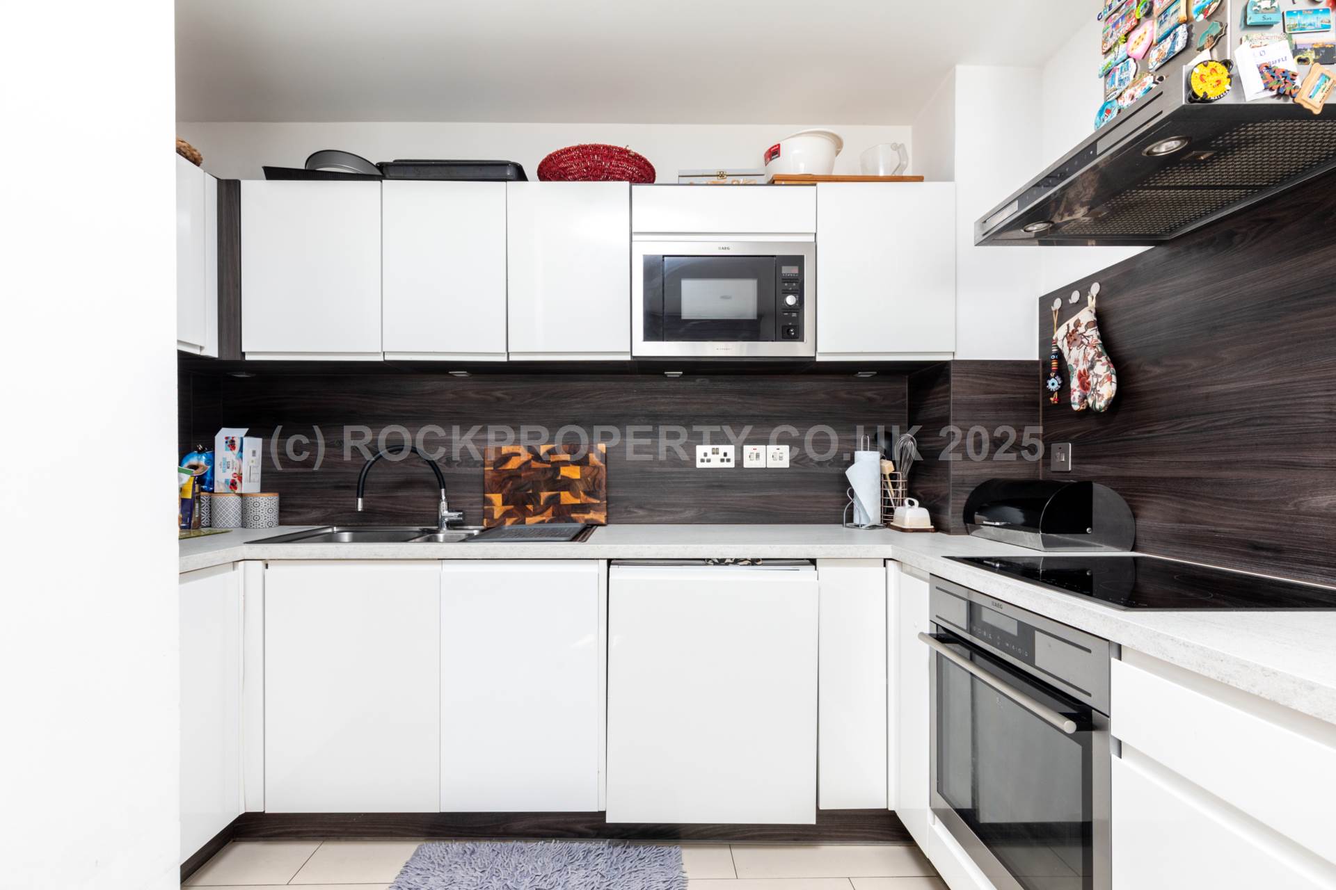 Modern 1 Bed + Balcony, Bath Street, St Helier, Image 8