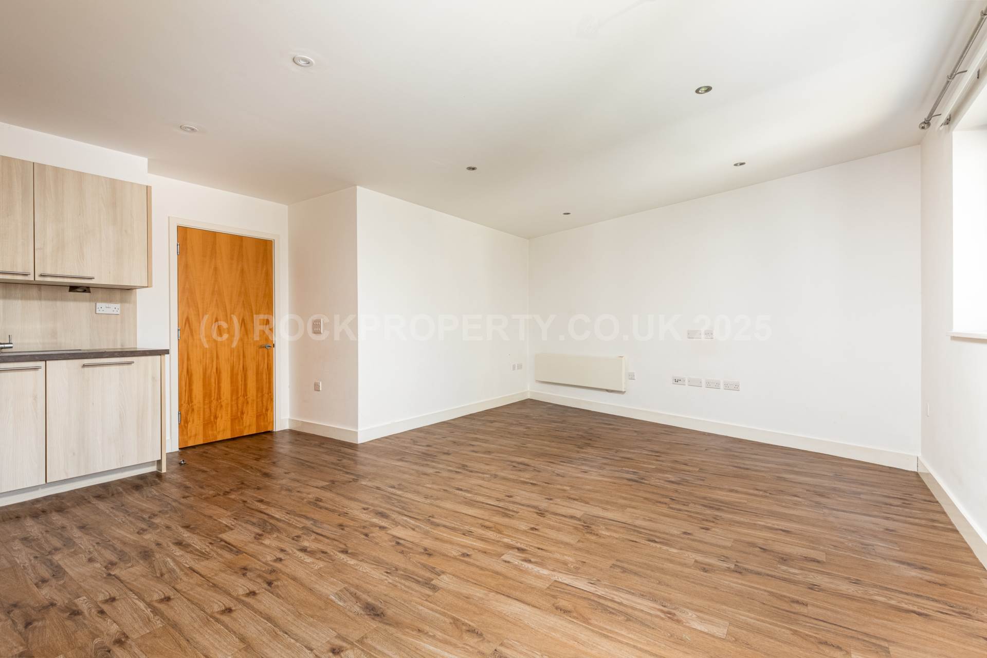 LARGE 2 BED + BALCONY, Saviours Place, Town Outskirts, Image 10