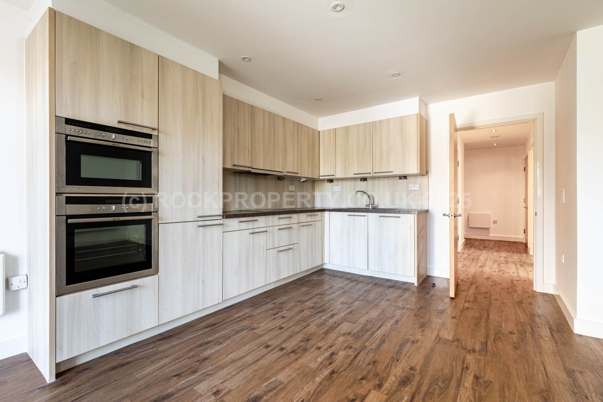 LARGE 2 BED + BALCONY, Saviours Place, Town Outskirts, Image 11