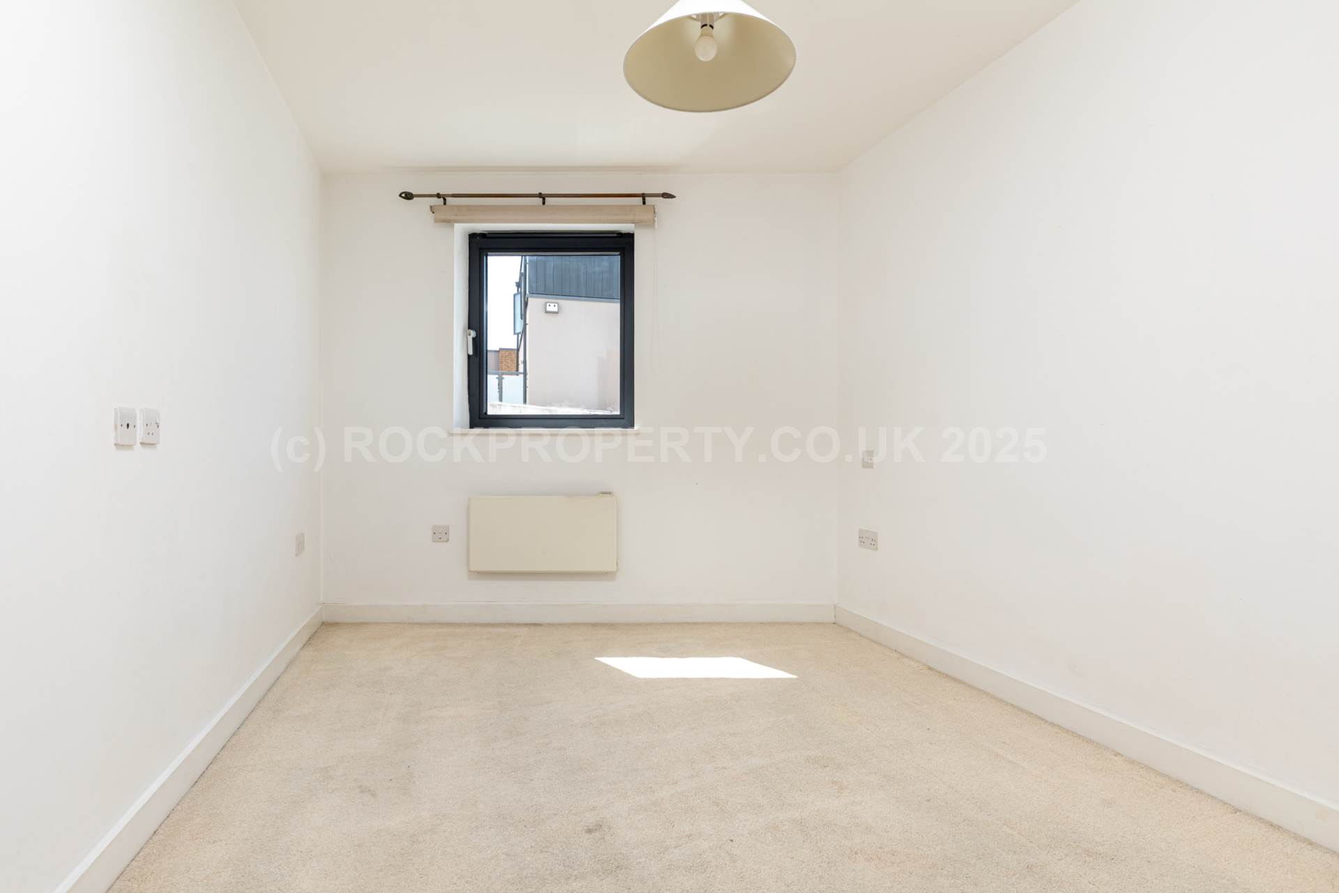 LARGE 2 BED + BALCONY, Saviours Place, Town Outskirts, Image 14