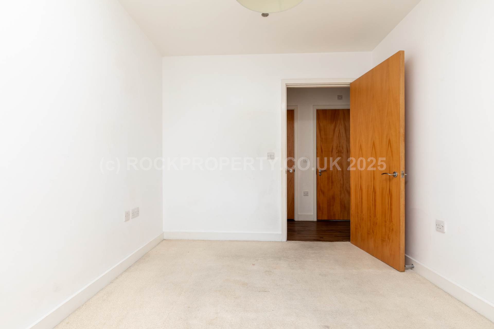 LARGE 2 BED + BALCONY, Saviours Place, Town Outskirts, Image 15