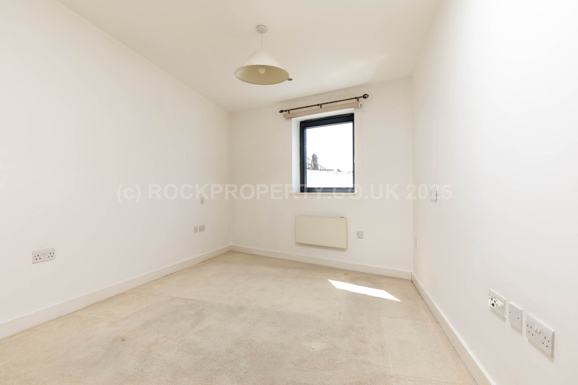 LARGE 2 BED + BALCONY, Saviours Place, Town Outskirts, Image 16