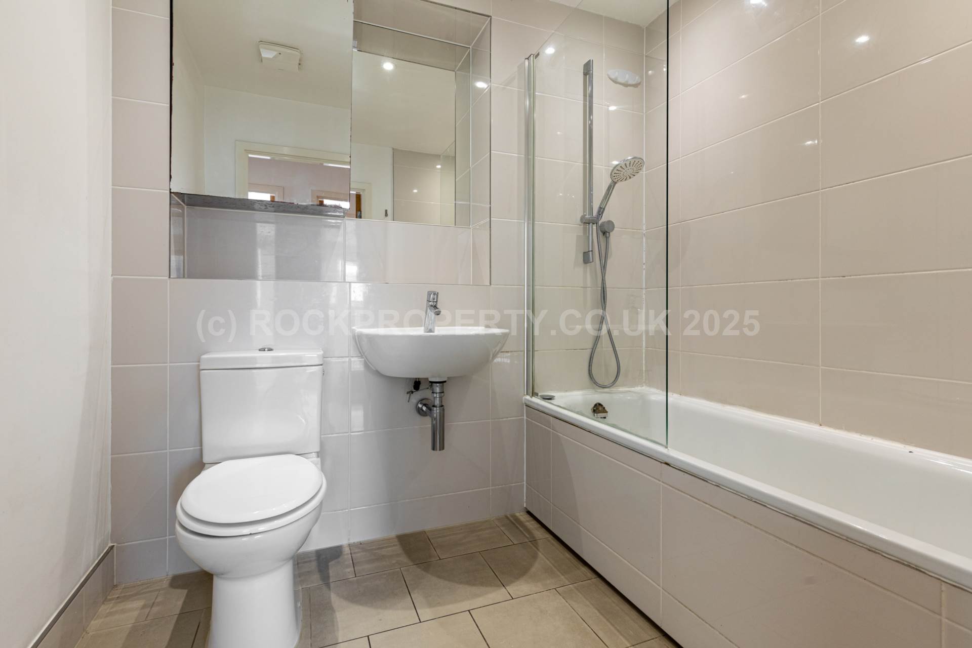 LARGE 2 BED + BALCONY, Saviours Place, Town Outskirts, Image 18