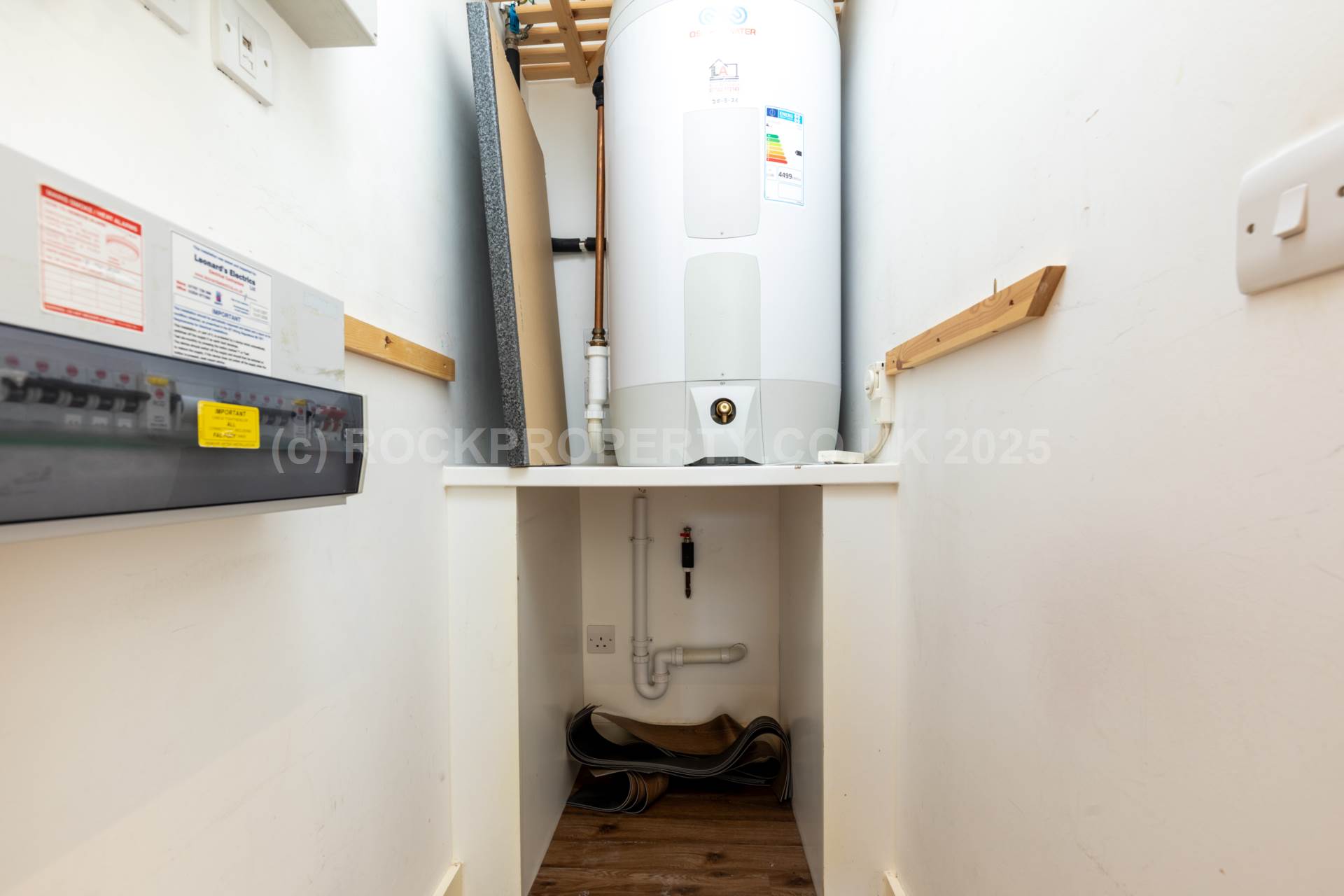 LARGE 2 BED + BALCONY, Saviours Place, Town Outskirts, Image 19