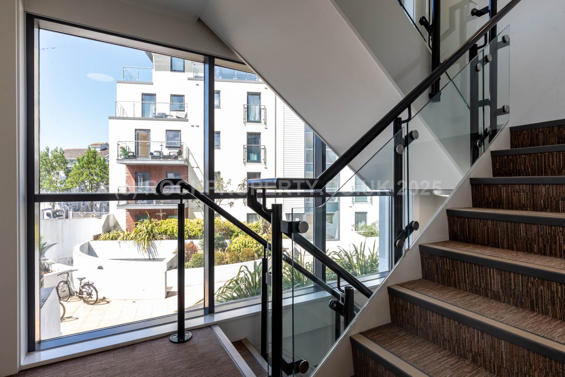LARGE 2 BED + BALCONY, Saviours Place, Town Outskirts, Image 5