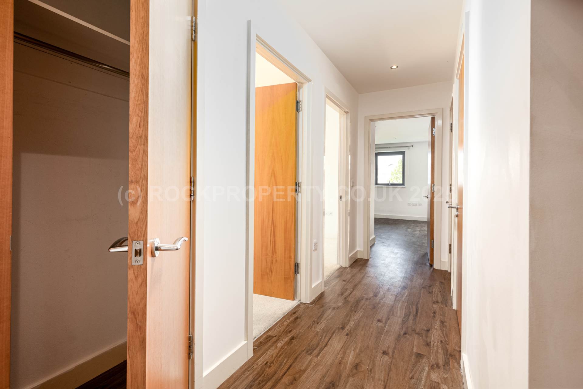 LARGE 2 BED + BALCONY, Saviours Place, Town Outskirts, Image 6