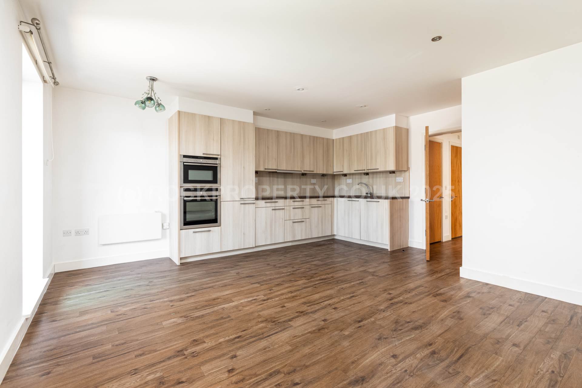 LARGE 2 BED + BALCONY, Saviours Place, Town Outskirts, Image 8
