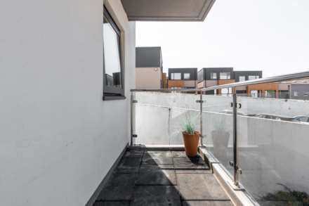 LARGE 2 BED + BALCONY, Saviours Place, Town Outskirts, Image 12