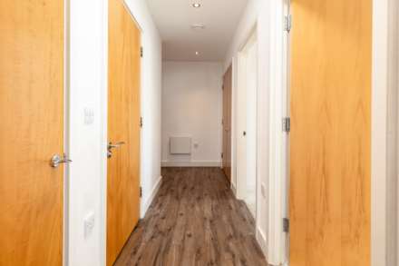LARGE 2 BED + BALCONY, Saviours Place, Town Outskirts, Image 13