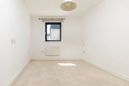 LARGE 2 BED + BALCONY, Saviours Place, Town Outskirts, Image 14