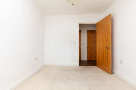 LARGE 2 BED + BALCONY, Saviours Place, Town Outskirts, Image 15
