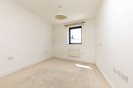 LARGE 2 BED + BALCONY, Saviours Place, Town Outskirts, Image 16