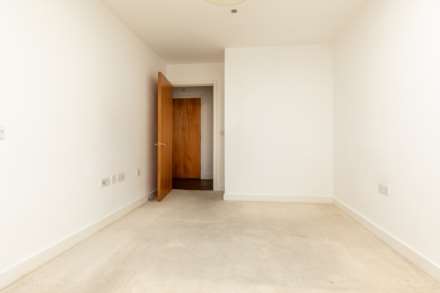 LARGE 2 BED + BALCONY, Saviours Place, Town Outskirts, Image 17