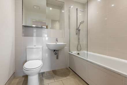 LARGE 2 BED + BALCONY, Saviours Place, Town Outskirts, Image 18