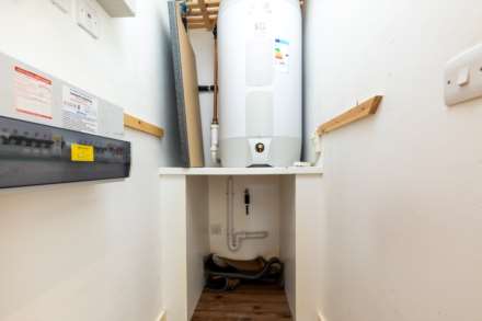 LARGE 2 BED + BALCONY, Saviours Place, Town Outskirts, Image 19