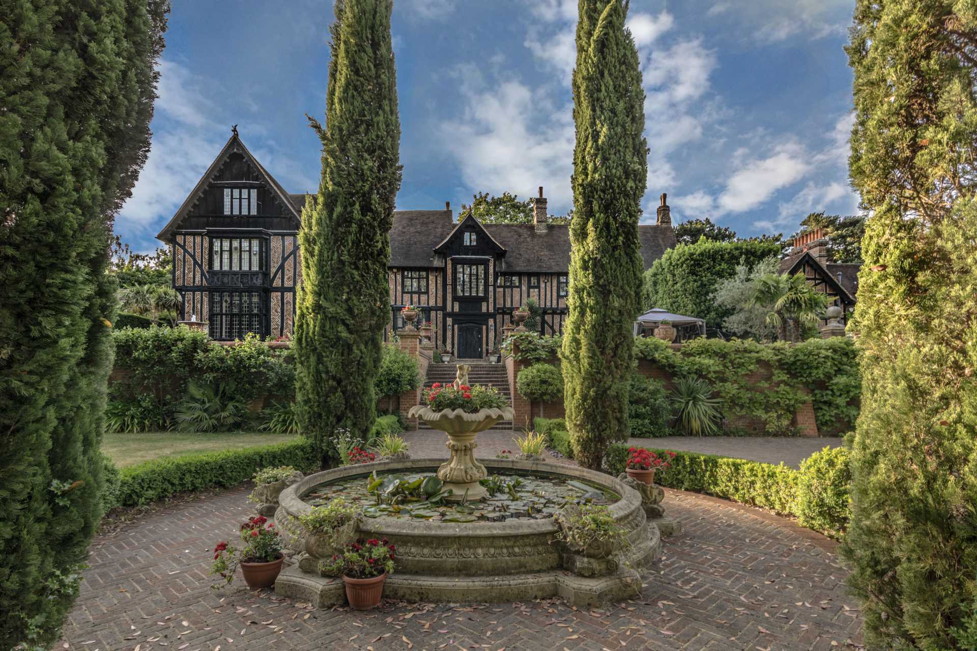 The Tudor mobile mansion that was moved 90 miles goes on sale for £12,950,000