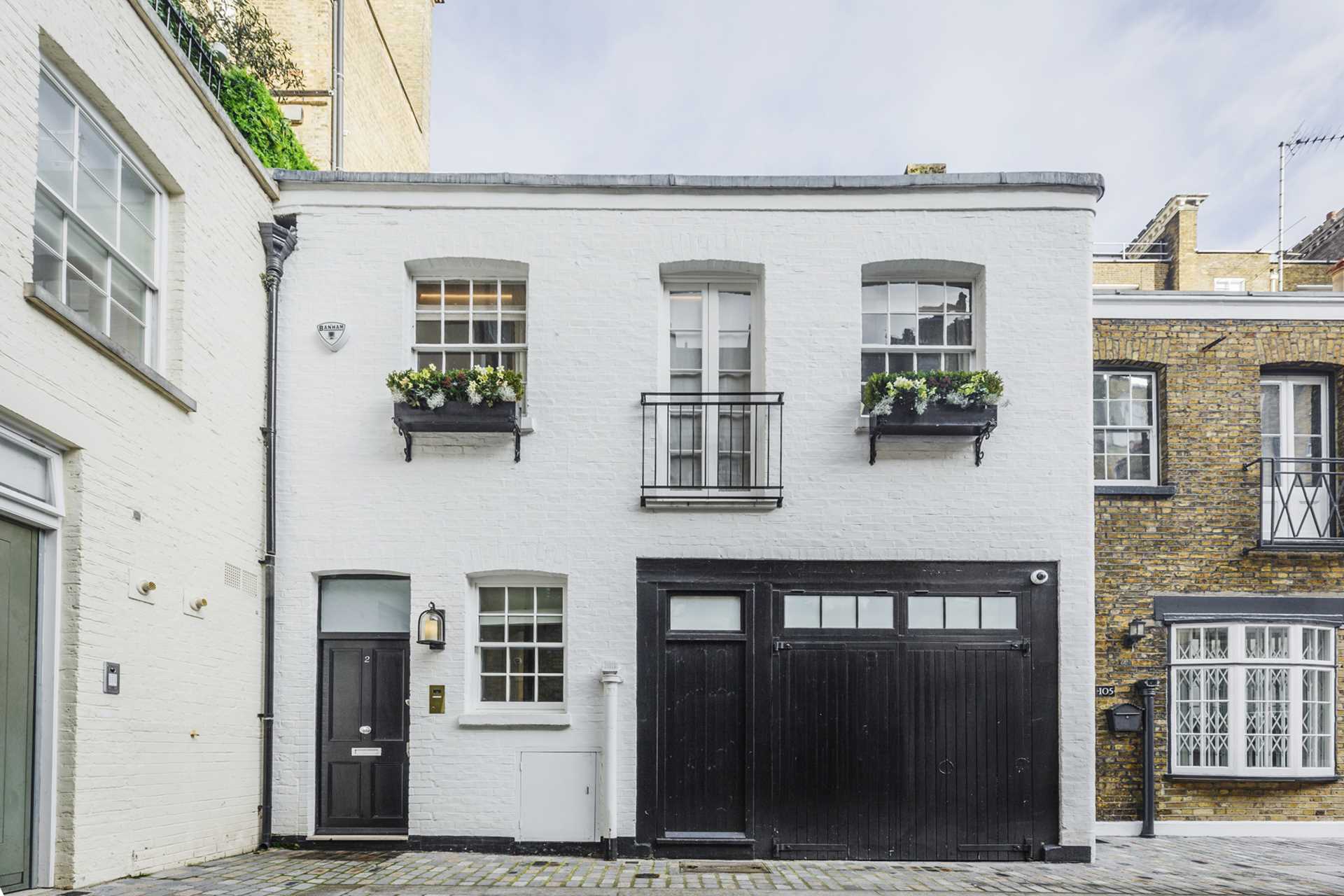 Trophy home sales soar as London`s luxury property market restarts