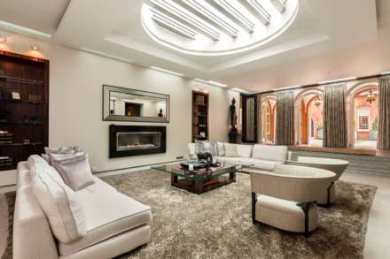 Brick Street, Mayfair W1J, Image 2