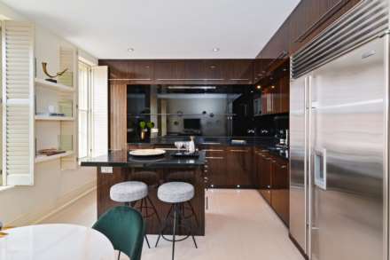 Claridge House, Davies Street, W1, Image 6