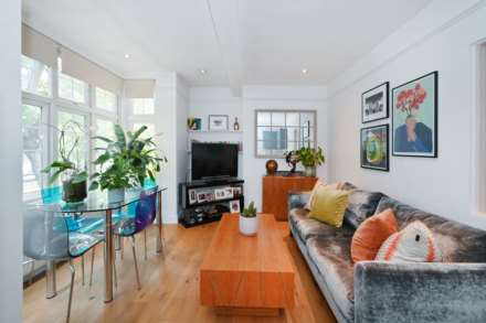 1 Bedroom Flat, Harvard Road, Chiswick W4