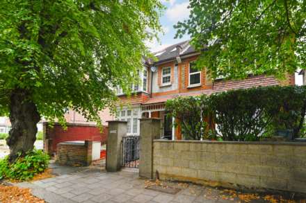 Harvard Road, Chiswick W4, Image 10