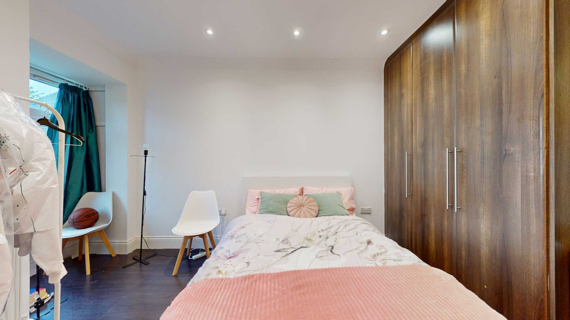 High Street, Bushey, Hertfordshire, Image 15