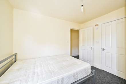 Robinson Road, Colliers Wood, SW17, London, Image 8