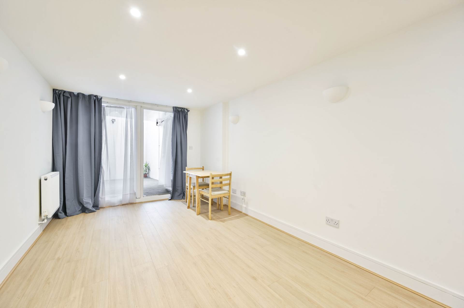 Robinson Road London, Colliers Wood, Image 2