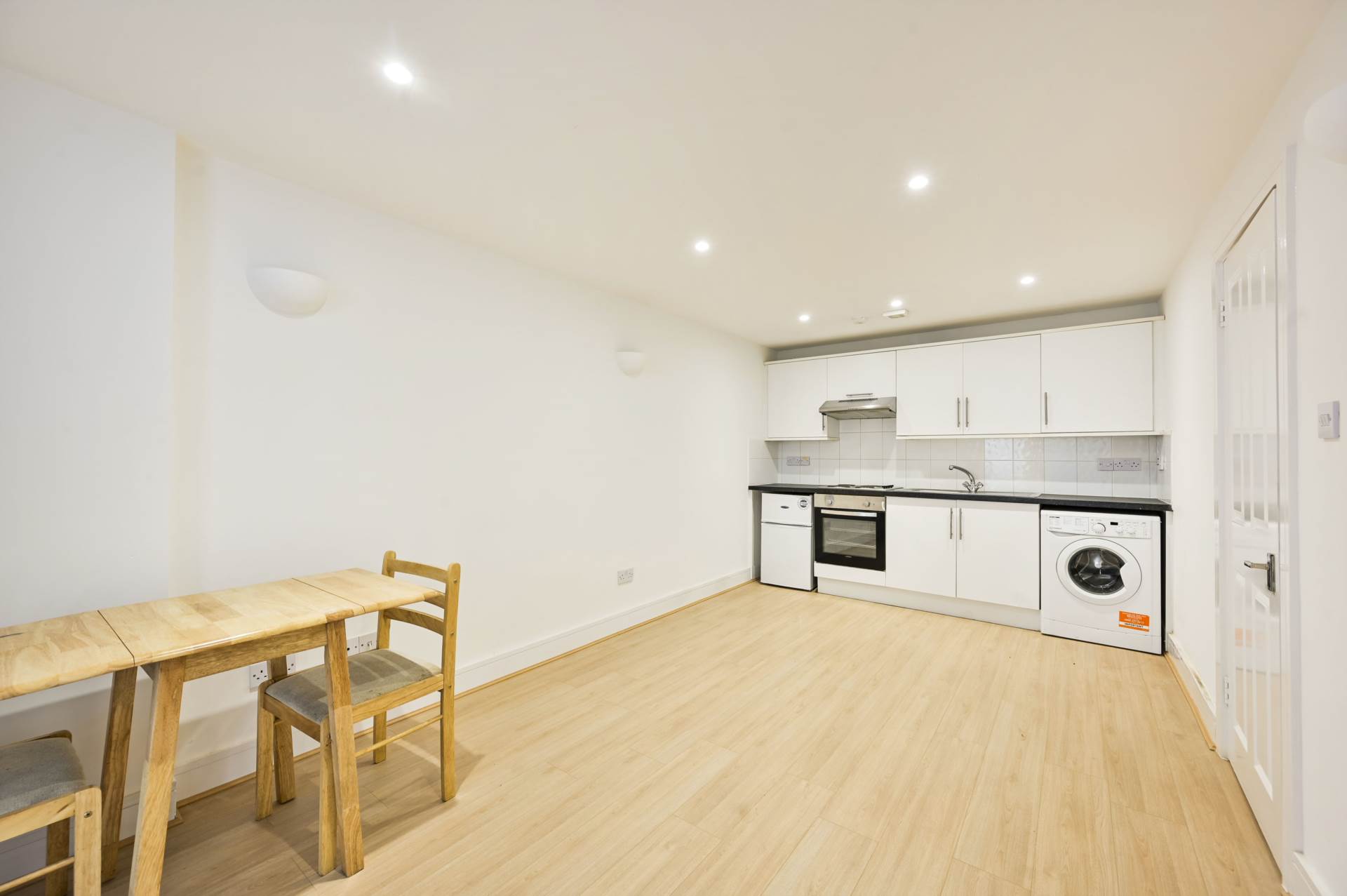 Robinson Road London, Colliers Wood, Image 3