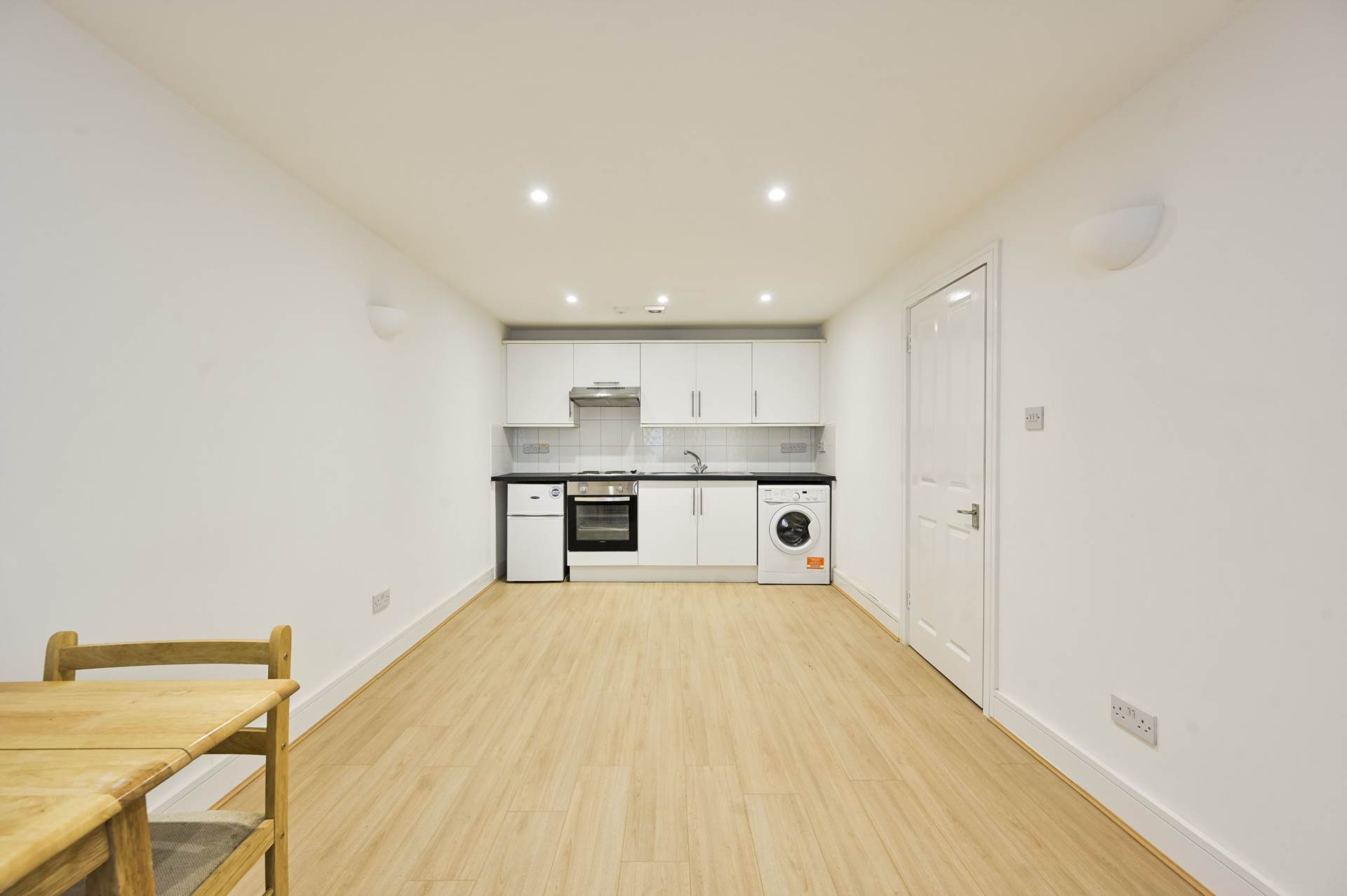 Robinson Road London, Colliers Wood, Image 4