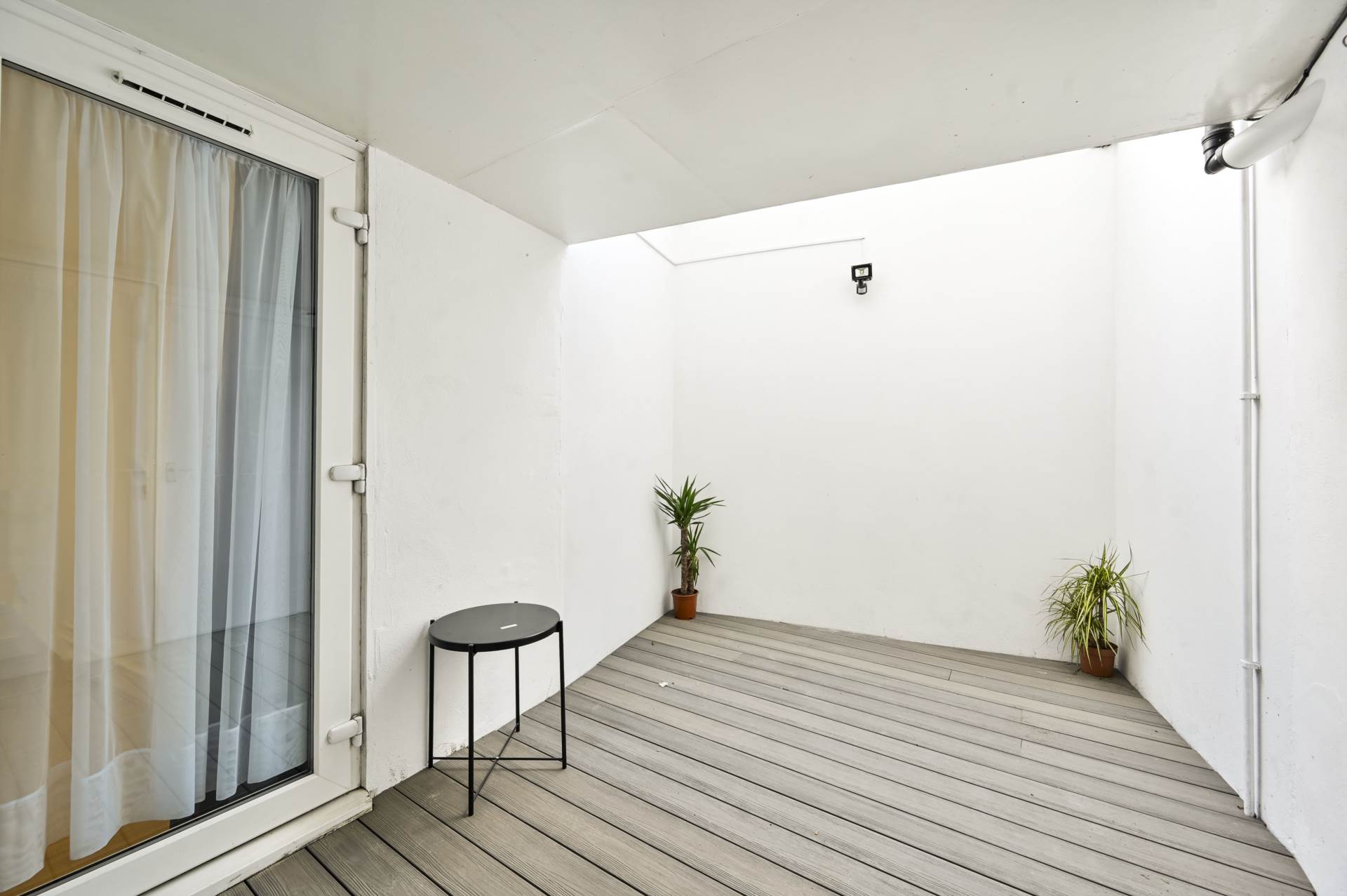 Robinson Road London, Colliers Wood, Image 5