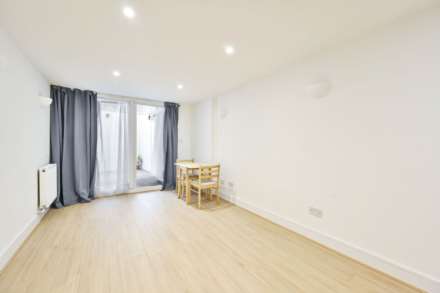 Robinson Road London, Colliers Wood, Image 2